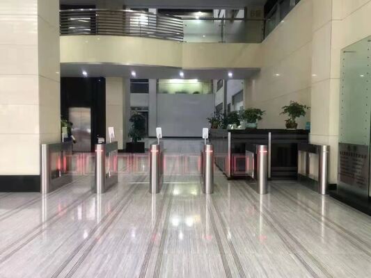 Guter Preis Fabrik Hochwertige Materialien Schnelle Geschwindigkeit Universitäts-Schwingflügeltür-Schranke Online